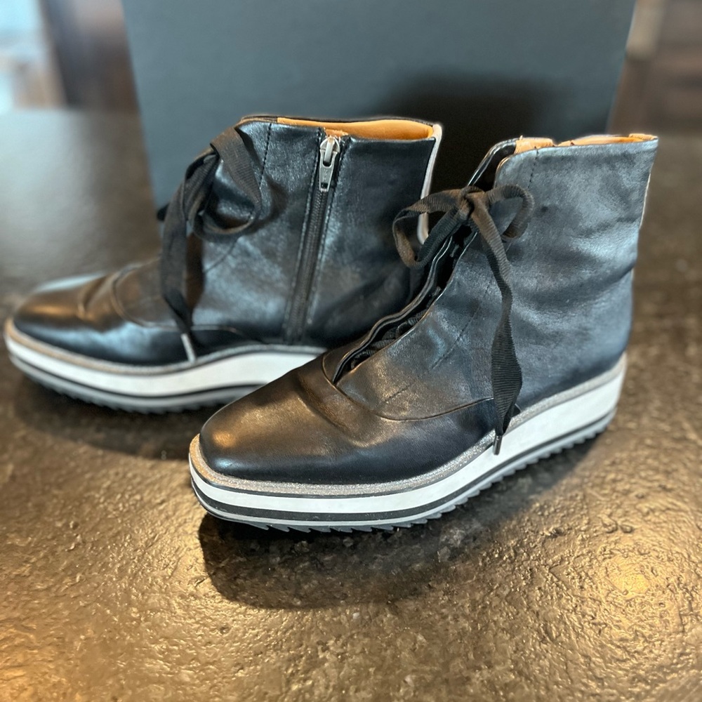Johnston & Murphy Black Leather Boots